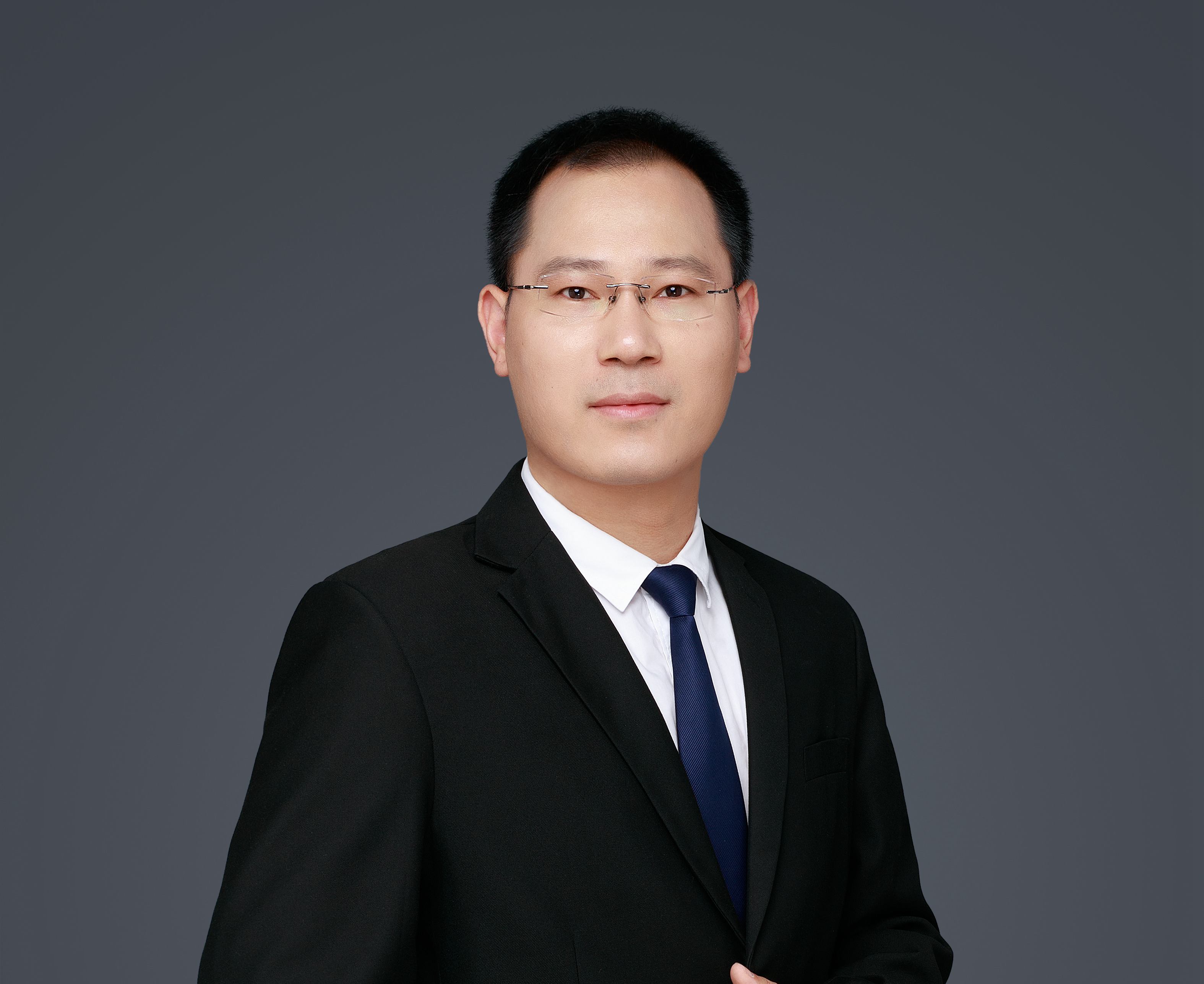 【寻访身边的榜样】科研求索孜孜无怠 培桃育李诲人不倦——记电子科学与工程学院副院长贺龙兵